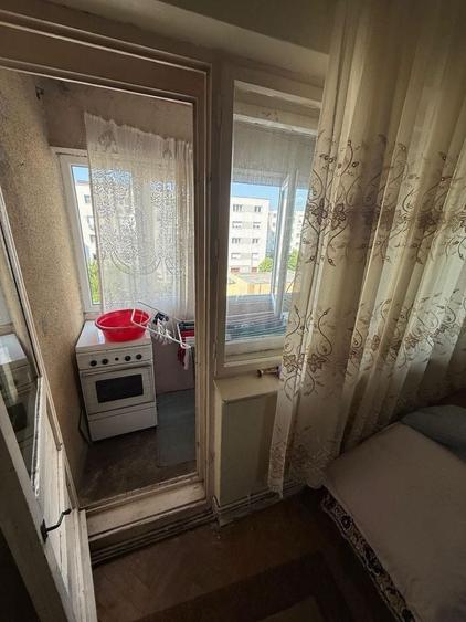 Apartament cu 2 camere semidecomandat în Soarelui