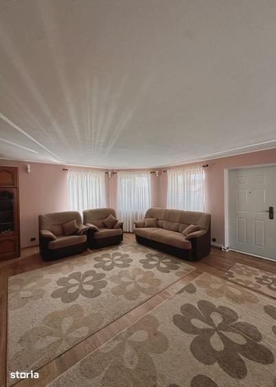 Casă cu 4 camere cu Teren 1670 Mp în Central