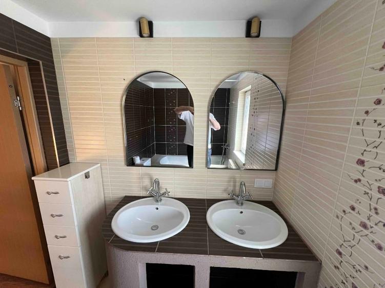 Duplex cu 4 camere cu Teren 246 Mp în Florești