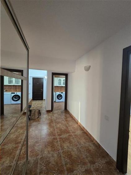 Apartament cu 4 camere decomandat, mobilat în Berceni