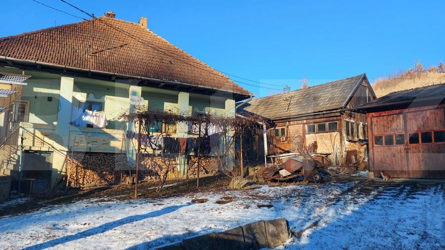 Casă individuală cu 4 camere cu Garaj în Vâlcele