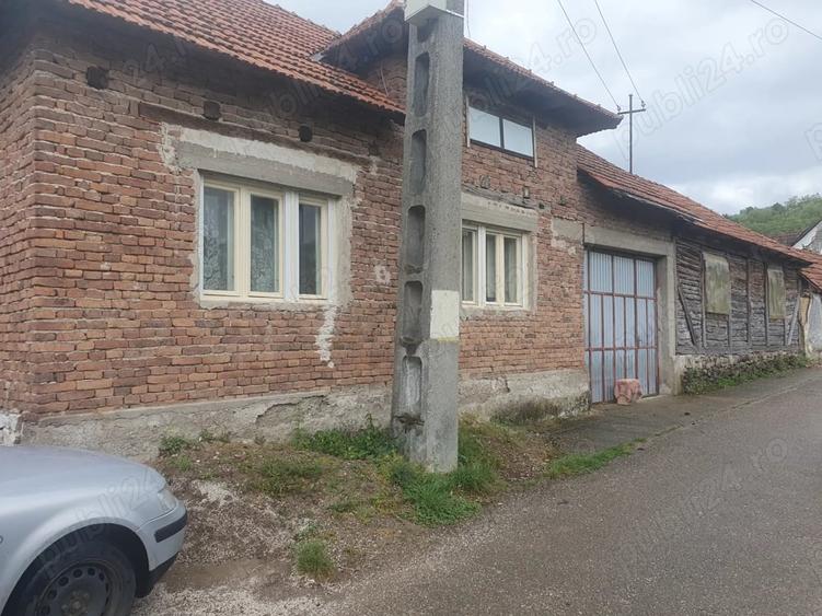 Casă cu 3 camere cu Teren 3000 Mp în Vărzari