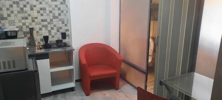 Garsonieră decomandată în Central