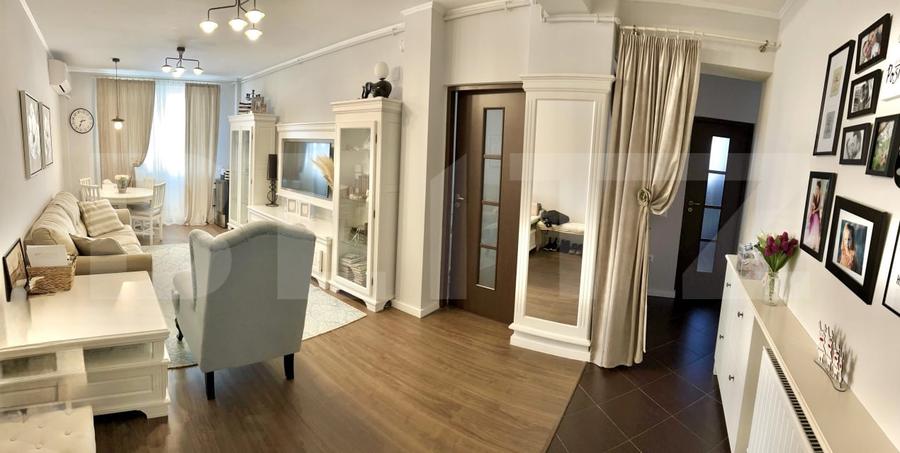 Penthouse cu 3 camere decomandat, mobilat în Central