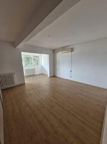 Casă cu 8 camere cu Canalizare în Săftica