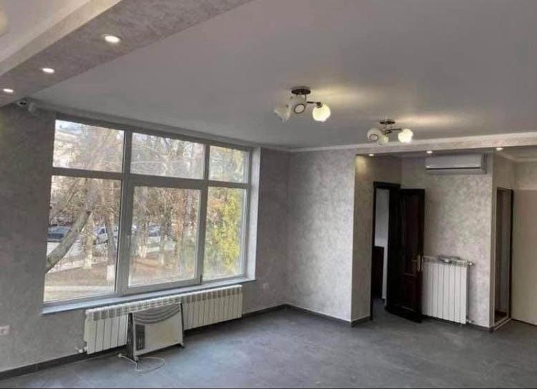 Spațiu comercial, în Central