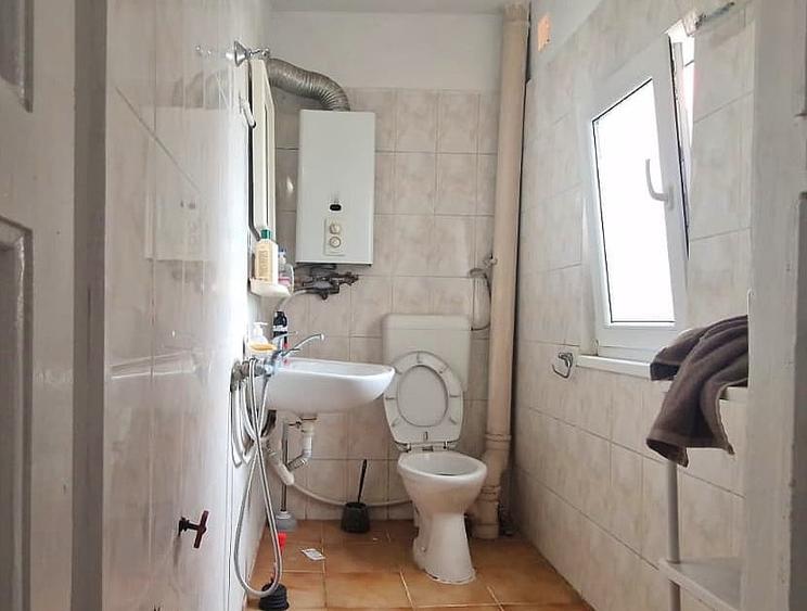 Apartament cu 4 camere decomandat, mobilat în Universitate