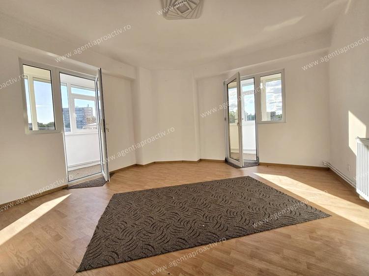 Apartament cu 4 camere decomandat în Port