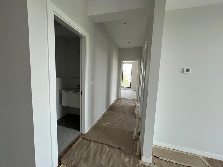 Apartament cu 3 camere decomandat în P-ta Presei Libere