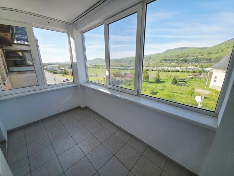 Apartament cu 2 camere decomandat în 1 Mai