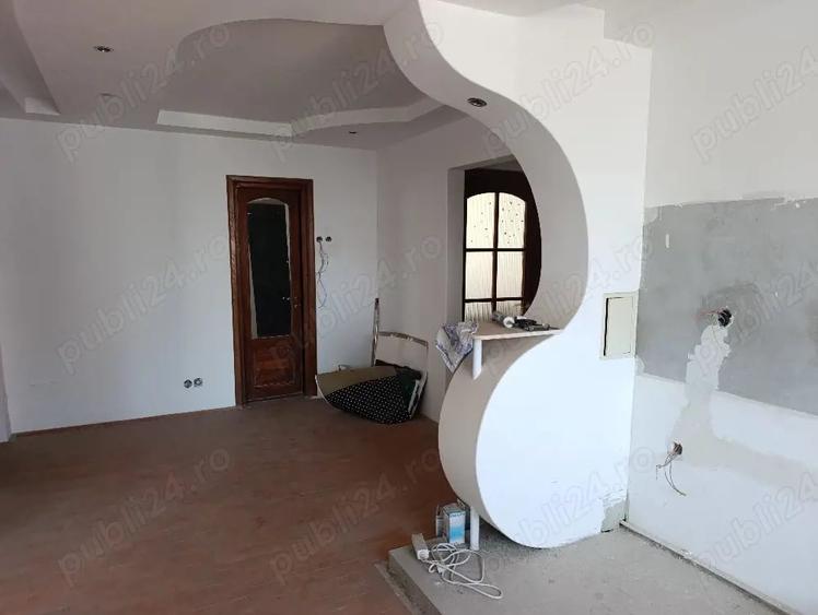 Apartament cu 3 camere decomandat în Precista