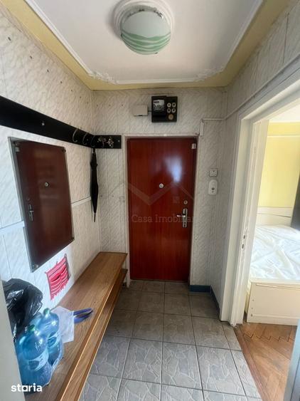 Apartament cu 3 camere în Podu Roș