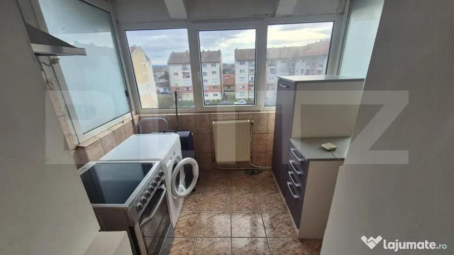 Apartament cu 3 camere de vanzare, 75.77 mp, in Carpati 2 - 4