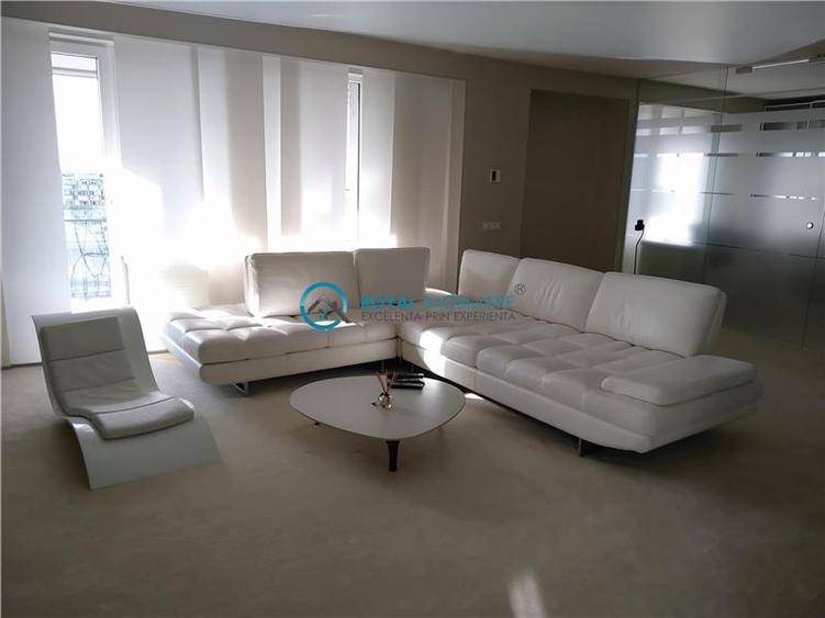Apartament cu 3 camere decomandat, mobilat în Central