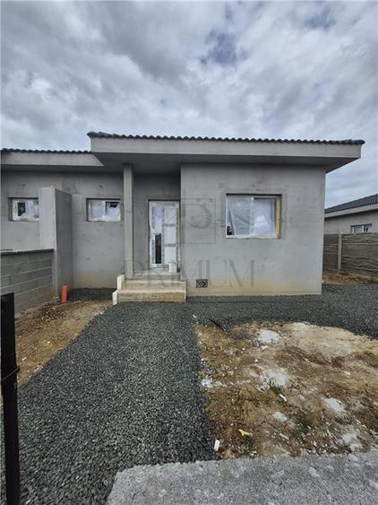 Duplex cu 3 camere cu Teren 330 Mp în Moșnița Nouă