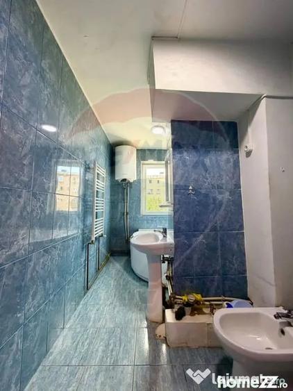 Apartament cu 3 camere semidecomandat în Central