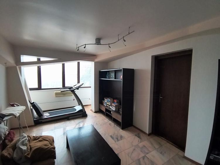 Apartament cu 5 camere decomandat, mobilat în Ultracentral