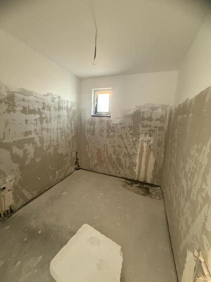 Apartament cu 5 camere decomandat în Bragadiru