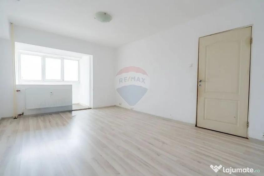 Apartament cu 3 camere decomandat în Fundeni