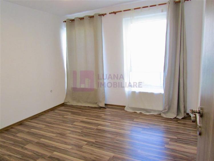Apartament cu 3 camere semidecomandat, mobilat în Central