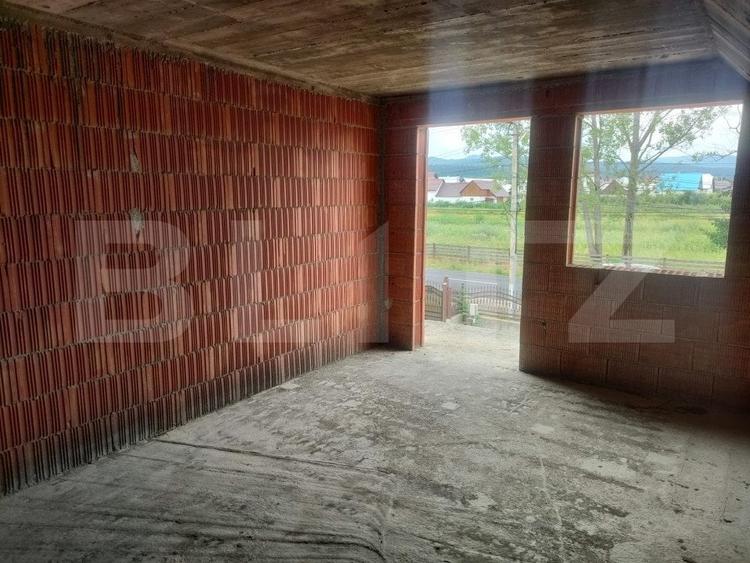 Casă individuală cu 8 camere cu Teren 770 Mp în Marginea