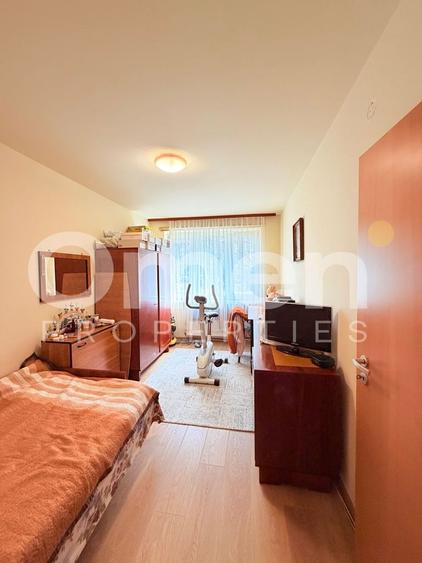 Apartament cu 3 camere semidecomandat, mobilat în Săsar