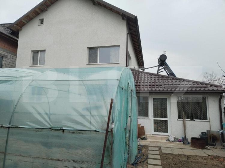 Casă individuală cu 7 camere cu Canalizare în Central