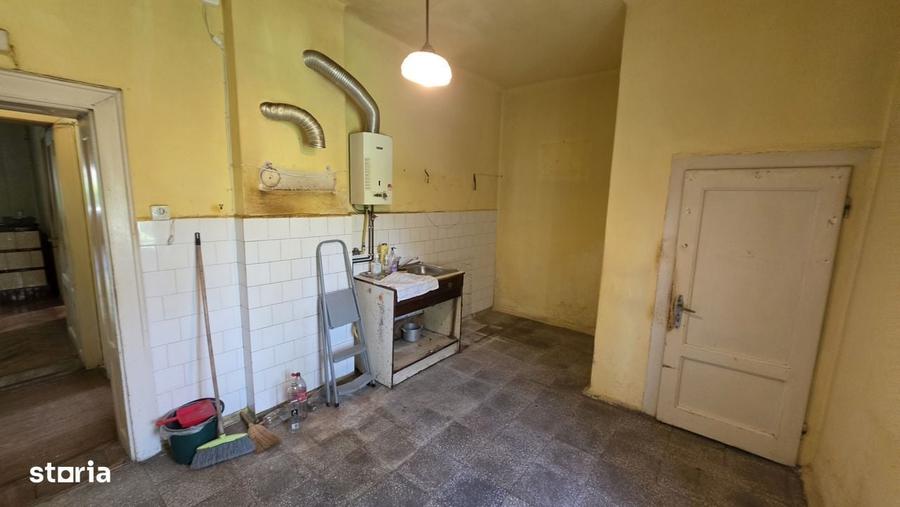 Apartament cu 4 camere în Sub Arini
