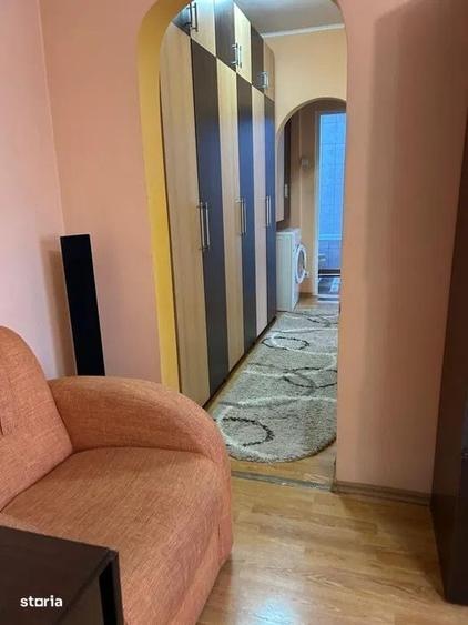 Apartament cu 3 camere semidecomandat în Alexandru cel Bun