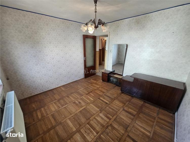 Apartament cu 4 camere decomandat în Central