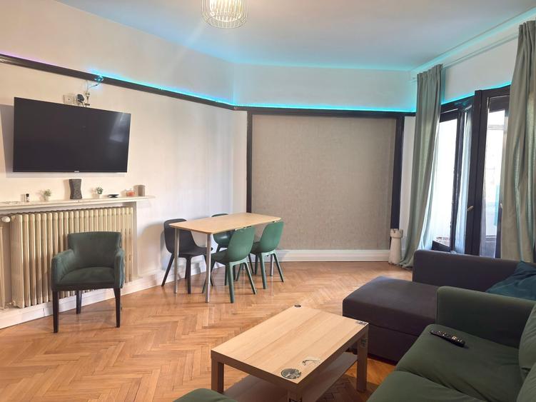 Apartament cu 5 camere decomandat, mobilat în P-ța Universității