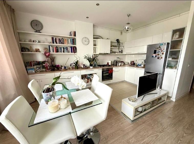 Apartament cu 2 camere semidecomandat, mobilat în Vitan-Bârzești