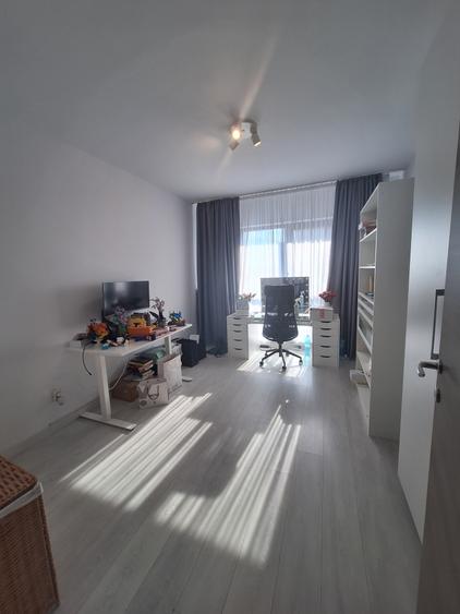 Apartament cu 4 camere în Politehnica