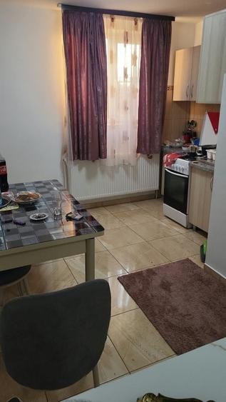 Apartament cu 3 camere decomandat în Topraisar