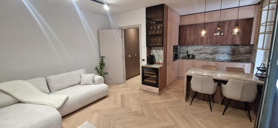 Apartament cu 2 camere semidecomandat în Băneasa