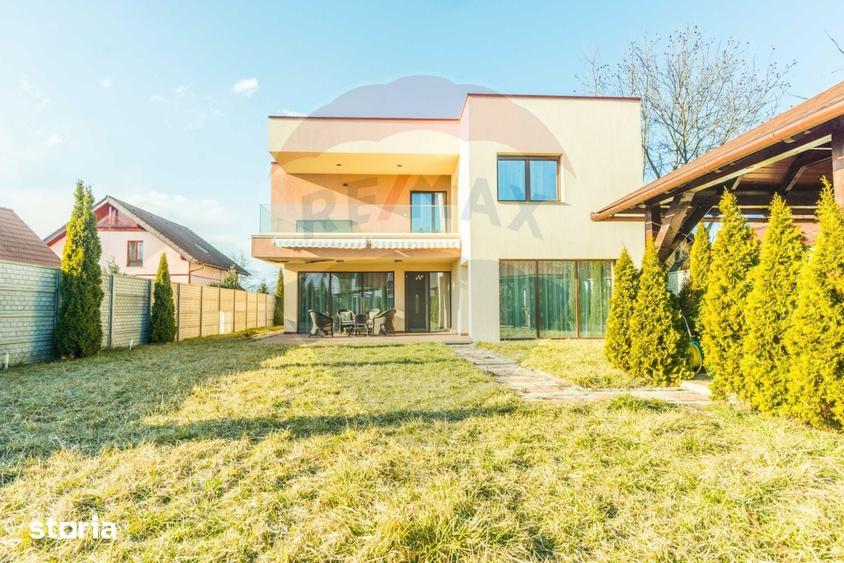 Casă cu 6 camere cu Teren 1071 Mp în Central