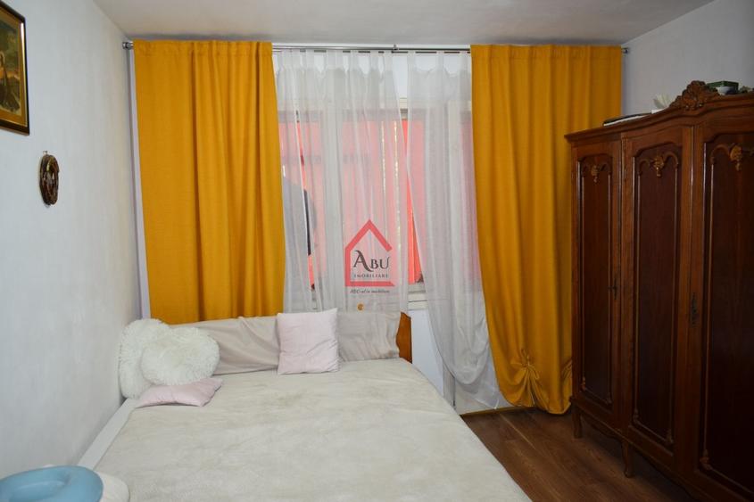 Apartament cu 3 camere decomandat, mobilat în Podu Roș