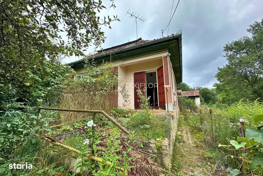 Casă cu 2 camere în Corunca