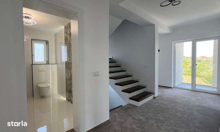Casă cu 4 camere în Daia