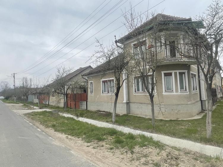 Casa de vanzare la drumul national, 2 pozitii, 2 CF-uri - 2