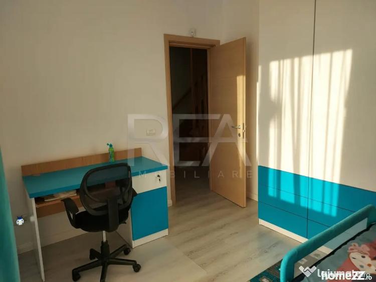 Casă cu 7 camere cu Teren 255 Mp în Titan