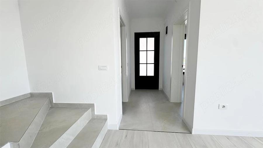 Casă cu 5 camere cu Teren 250 Mp în Giroc