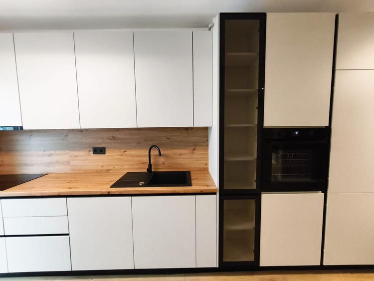 Apartament cu 3 camere semidecomandat în Florești