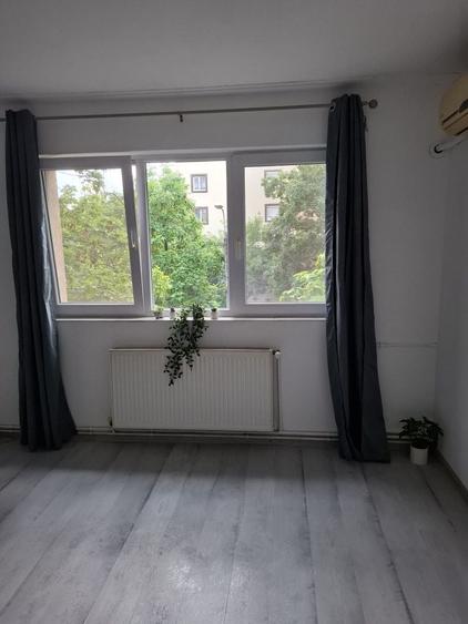Apartament cu 3 camere semidecomandat în Dacia