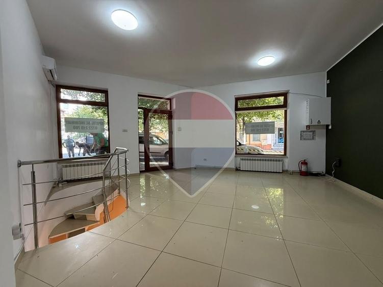 Spațiu comercial, de 74 mp, în Central