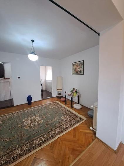 Apartament cu 2 camere decomandat în Medicină