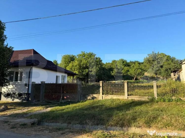 Casă cu 3 camere cu Teren 2500 Mp în Teaca
