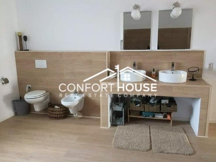 Duplex cu 8 camere cu Canalizare în Iancu Nicolae