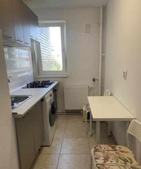 Apartament cu 3 camere decomandat, mobilat în Drumul Taberei
