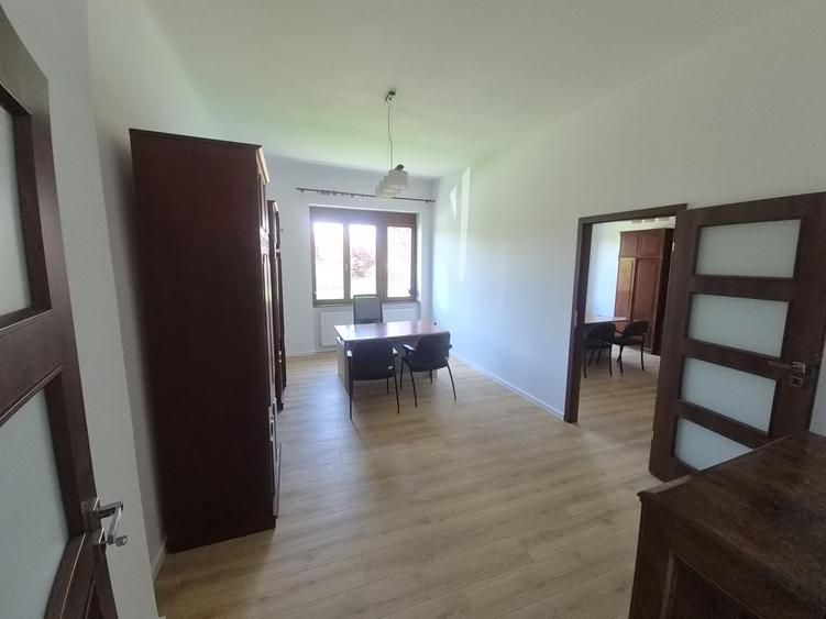 Casă cu 4 camere cu Teren 300 Mp în Central